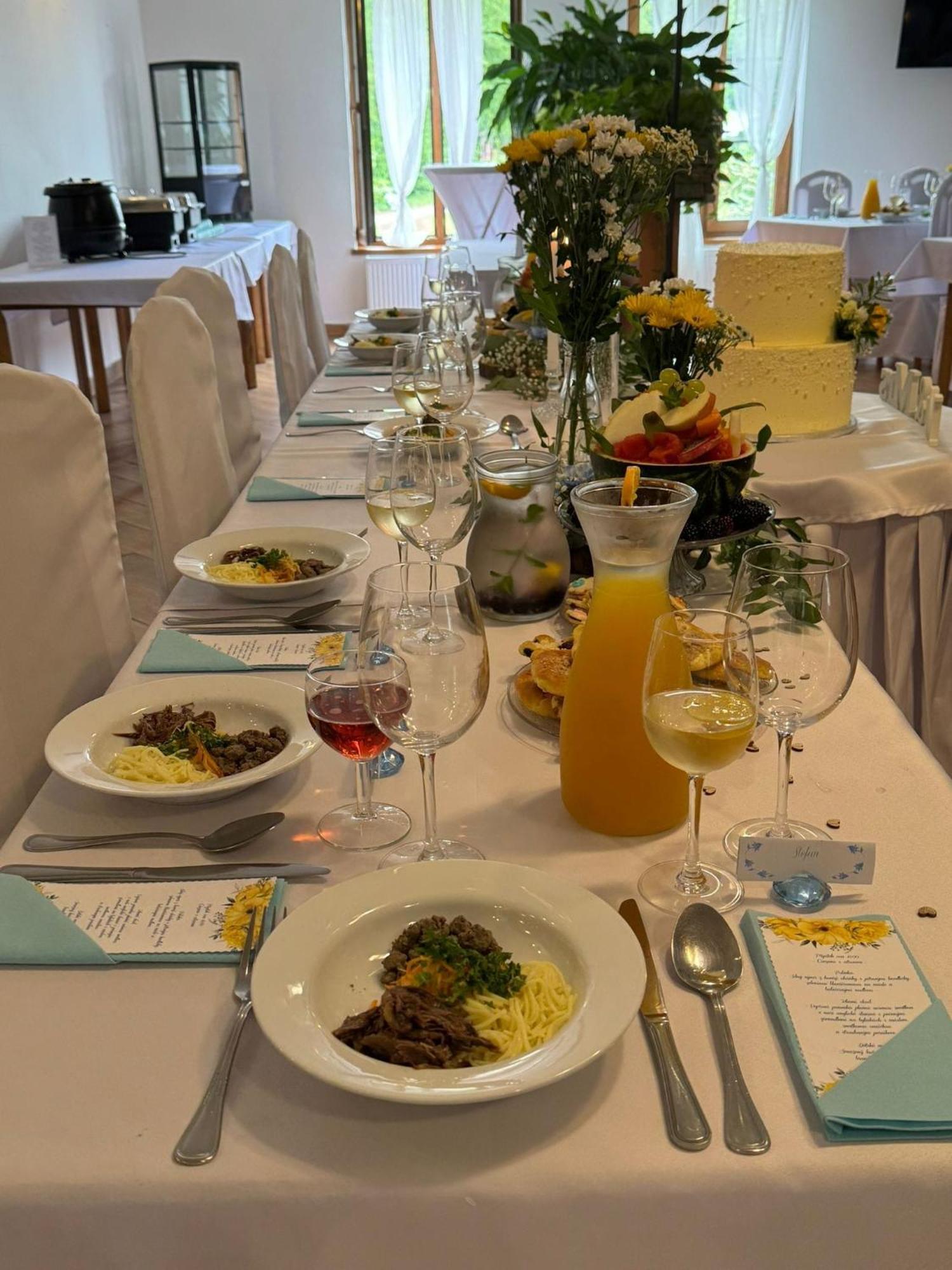 Restaurace A Penzion Lutena Dolni Lutyne Extérieur photo